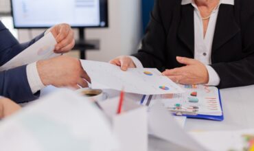 خدمات الاستشارات المالية للشركات الصغيرة في المملكة العربية السعودية: دليل 2026